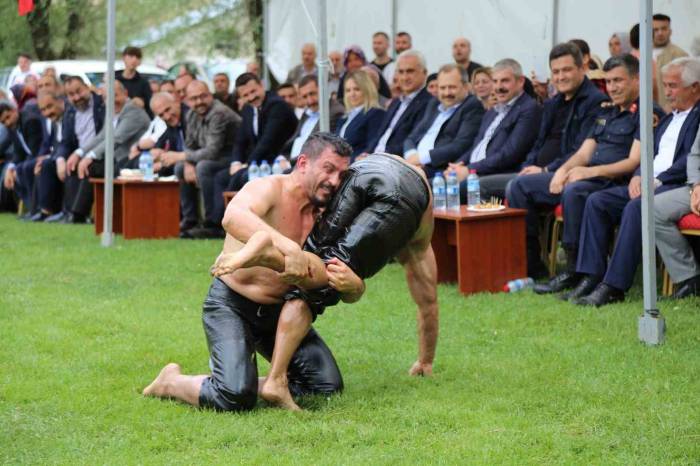 Fatih Sultan Mehmet’in Annesinin Memleketinde ’fetih’ Coşkusu