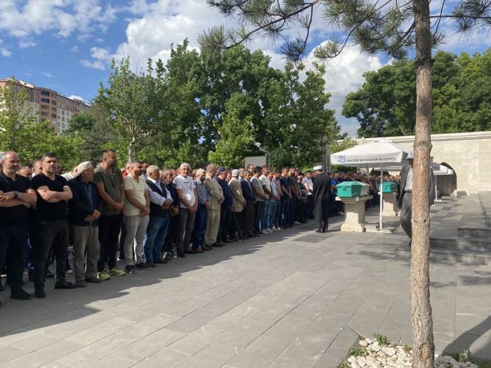 Çocuğunu Kurtarmak İsterken Hayatını Kaybeden Baba Toprağa Verildi
