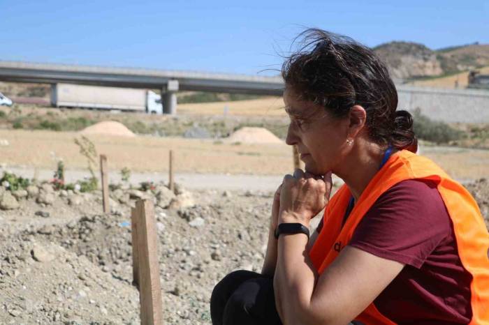 Deprem Mezarlığı Yardımsever İspanyolların Yüreklerini Burktu