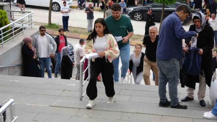 Yozgat’ta Yks’nın İkinci Oturumunda 10 Bin 43 Aday Ter Döktü