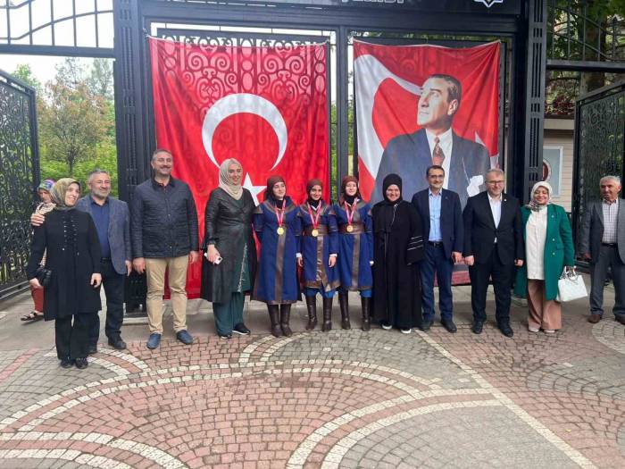 Ak Parti Heyeti Şeyh Edebali Türbesinde Buluştu