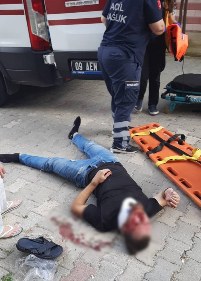 Cam Balkon Takan İşçi, İkinci Kattan Düştü