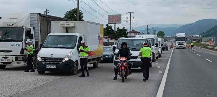 Düzce’de Trafik Uygulamaları Artırıldı