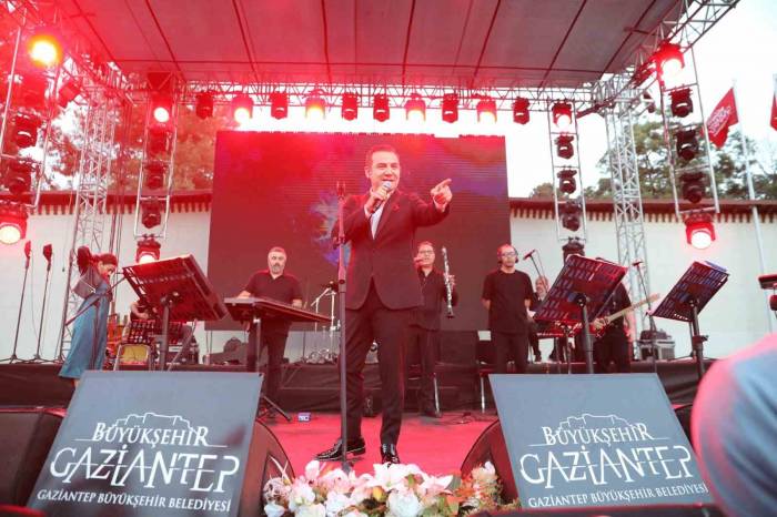 Ferhat Göçer Gazi Şehirlilere Unutulmaz Bir Gün Yaşattı