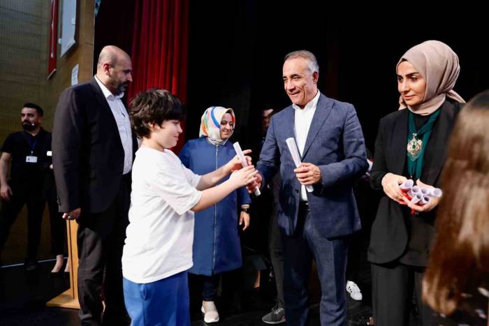 Bilim Merkezi Öğrencileri Yılsonu Etkinliğinde Yeteneklerini Sergiledi