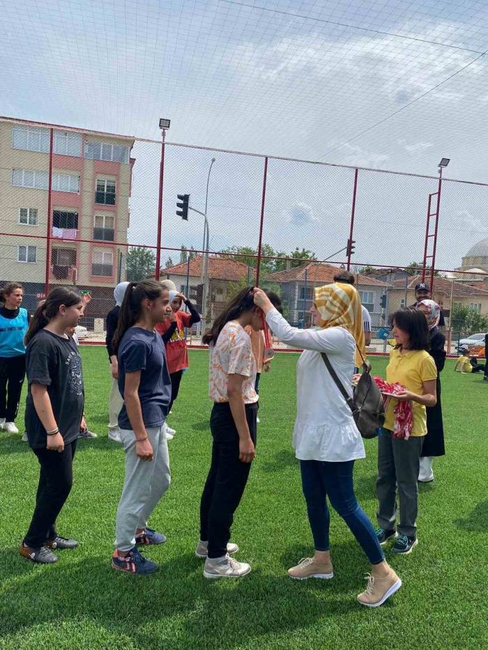 Cengiz Topel Ortaokulu Gölpazarı Ortaokullar Arası Futbol Turnuvası’nda Şampiyon Oldu