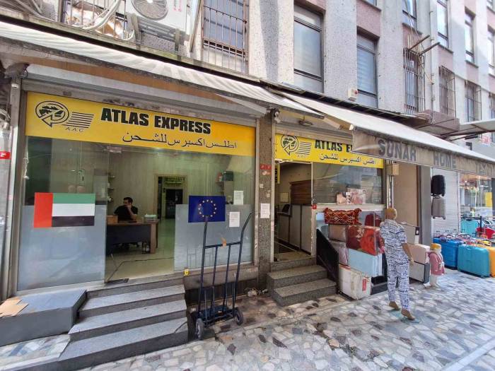 Parfümcüyü Soyamayınca Kargo Şirketinden 1 Milyon 400 Bin Lira Değerinde Döviz Çaldılar