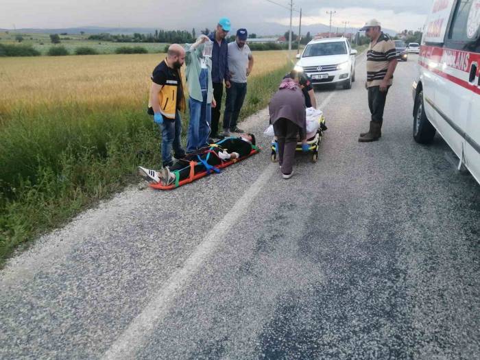 Motosikletler Kafa Kafaya Çarpıştı: 4 Yaralı