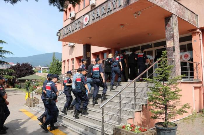 Fetö Mensuplarını Yurt Dışına Kaçıran Şüphelilere Operasyon: 3 Tutuklama