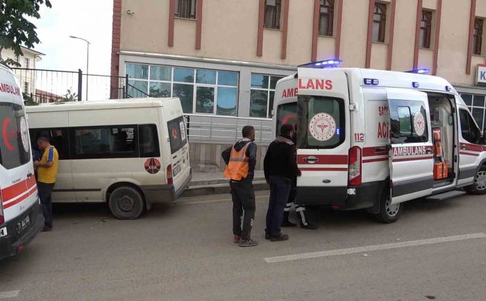 Kgm İşçilerini Taşıyan Servis Aracı Kaza Yaptı: 3 Yaralı