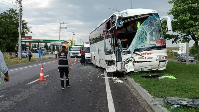 Kütahya Tavşanlı’da İşçi Servisleri Çarpıştı: 11 Yaralı