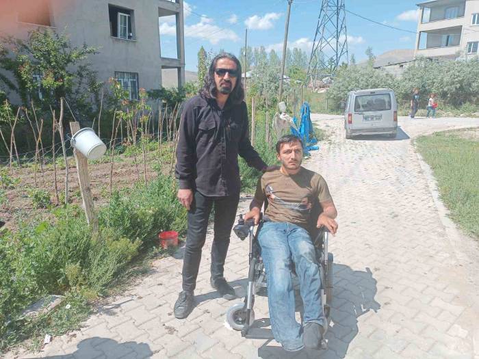 Manisa Valisi Özmen’den Vanlı Engelliye Akülü Sandalye