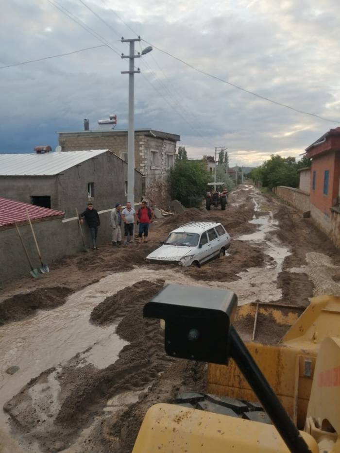 Sel Nedeniyle Nevşehir-aksaray Karayolu Ulaşıma Kapandı