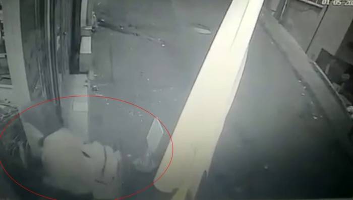 İstanbul’da Aktörlere Taş Çıkartan Hırsız, Dost Gibi Görünüp Zincir Marketi Soydu