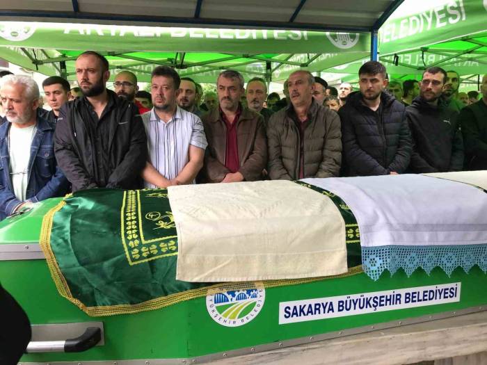 Babalar Günü’nde Kızını Sınava Götürürken Yaptığı Kazada Ölen Şahıs Defnedildi