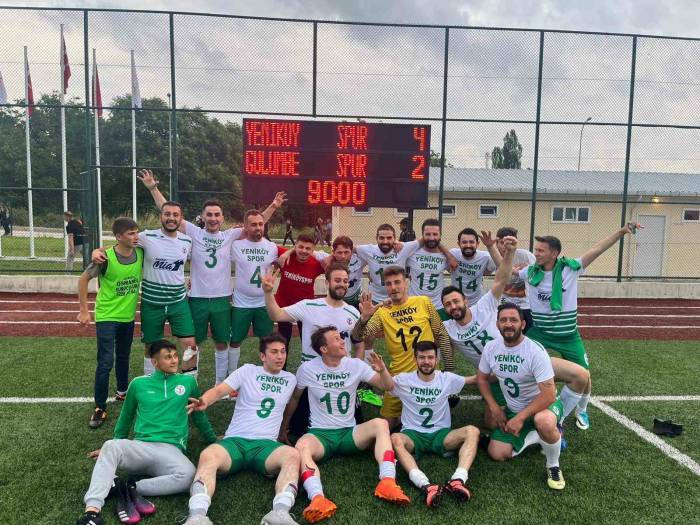 Yeniköyspor Şampiyonluğa Göz Kırptı