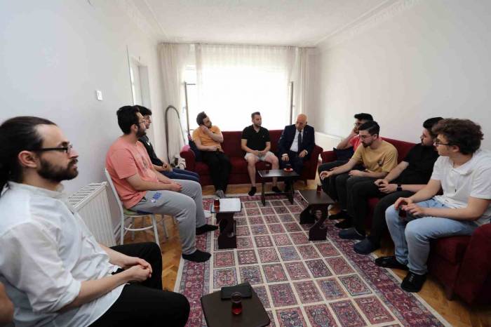 Başkan Yaşar’dan Rasim’e Doğum Günü Sürprizi