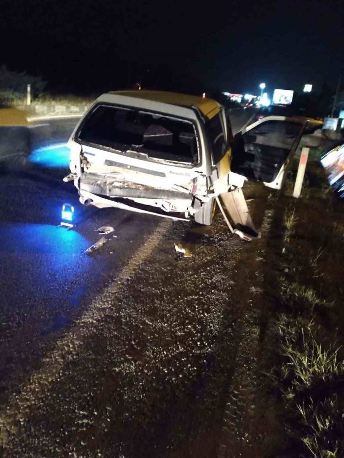 Düğün Dönüşü Kaza Yaptılar: 4 Yaralı