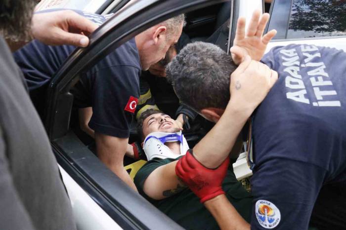 Kazada Sıkışan Yaralı Sağlık Çalışanı İtfaiye Ekipleri Tarafından Kurtarıldı