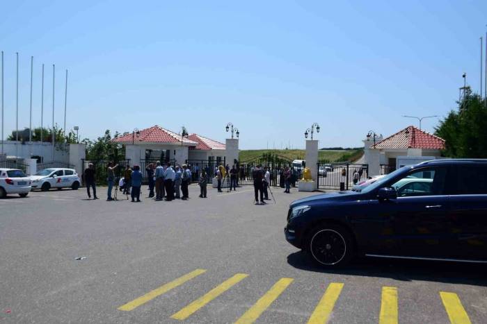 Arnavutluk Polisinden İran Mülteci Kampına Baskın: 1 Polis Yaralandı