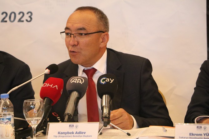 cumhurbaskani-recep-tayyip-erdogan-ve-kirgizistan-cumhurbaskani-sadir-caparovun-memleketlerinin-belediyeleri-arasinda-kardes-sehir-protokolu-imzalandi-5.jpg