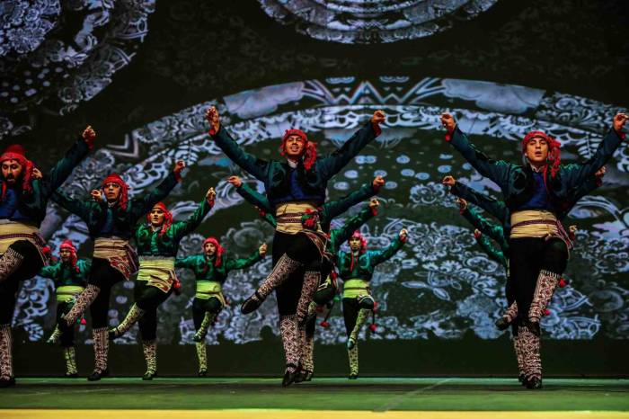 Büyükşehir Halk Oyunları Topluluğu İçin ’hasat’ Vakti