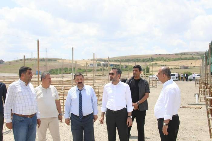 Başkan Şerifoğulları, Kurban Satış Ve Kesim Alanında İncelemelerde Bulundu