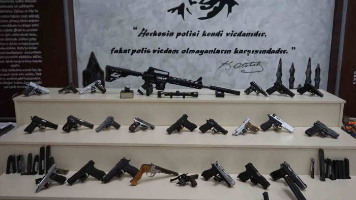 Edirne’de Ruhsatsız Silah Operasyonu: Çıkanlar Cephaneliği Aratmadı