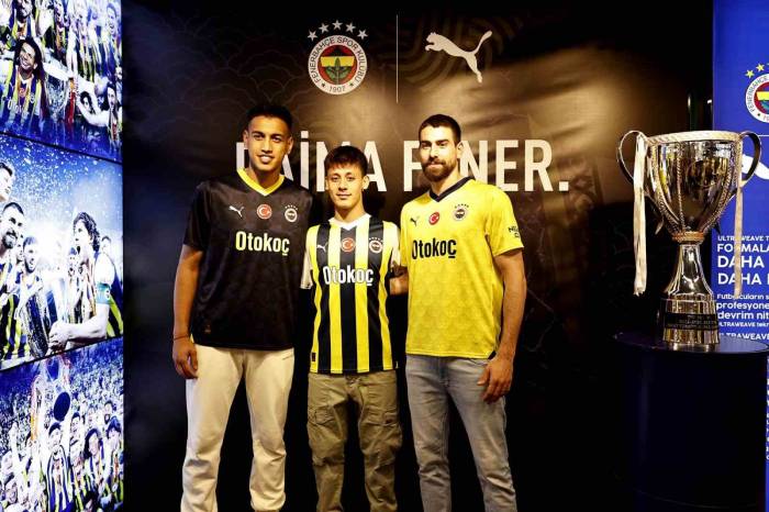 Fenerbahçe’nin Yeni Sezon Formaları Tanıtıldı