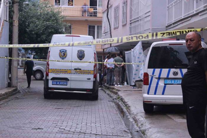 İzmir’de 4 Kişiyi Öldürüp Cesetleri Parçalayarak Derin Dondurucuda Saklayan Zanlı Yakalandı