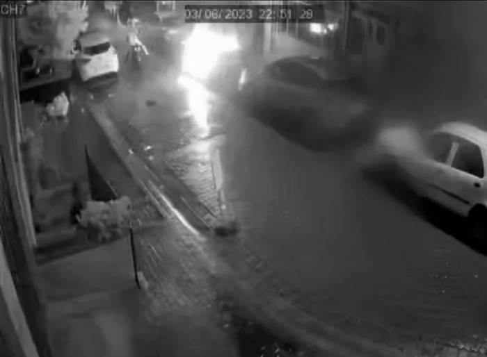 İstanbul’da Kundakçı Eski Sevgili Dehşeti Kamerada: Benzin Döküp Aracı Yaktı
