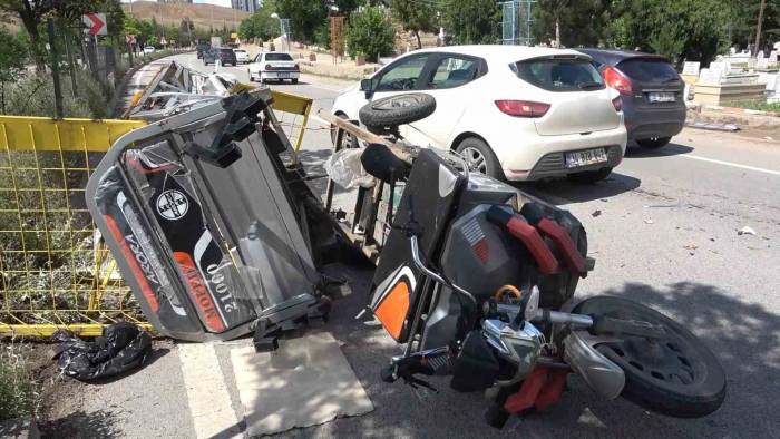 Otomobil İle Elektrikli Bisiklet Çarpıştı: 1 Yaralı