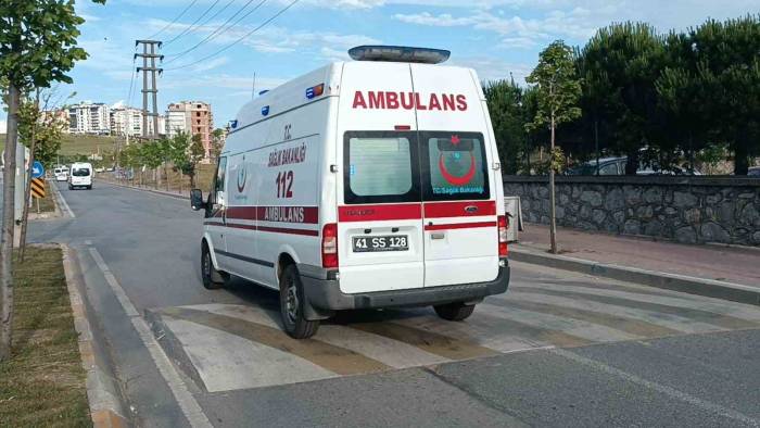 Motosiklette Dengesini Kaybedip Düştü