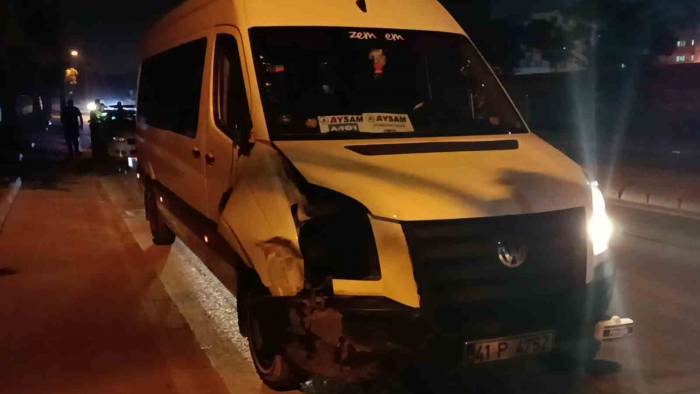 "dur" İhtarına Uymayan Alkollü Minibüs Sürücüsü Polisi Peşine Taktı