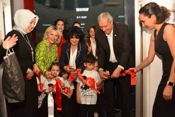 Minik Öğrencilerin Yılsonu Sergisi Büyük Beğeni Topladı
