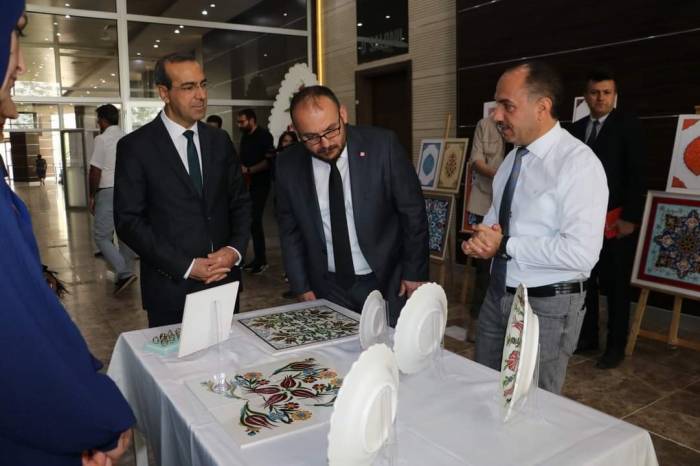 Üniversite Öğrencileri Eserlerini Sergiledi