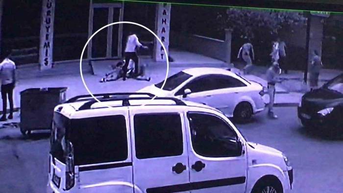 İki Grubun Kavgası Kamerada: Yerlerde Süründüler
