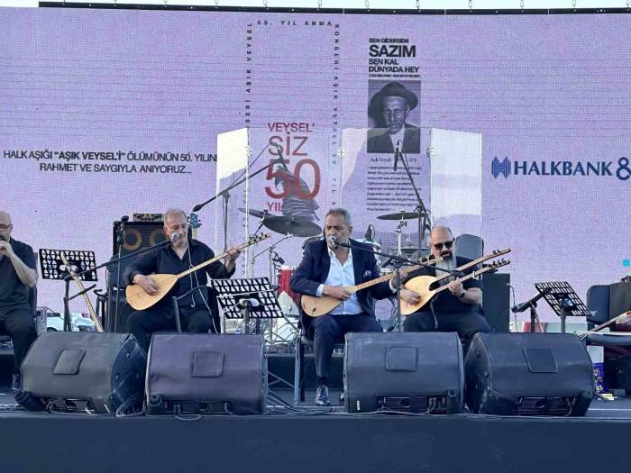 Yavuz Bingöl ‘aşık Veysel’siz 50 Yıl’ Turnesinde Depremzedelerle Buluştu