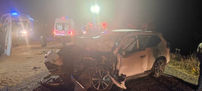 Otomobil Traktöre Arkadan Çarptı: 4 Yaralı