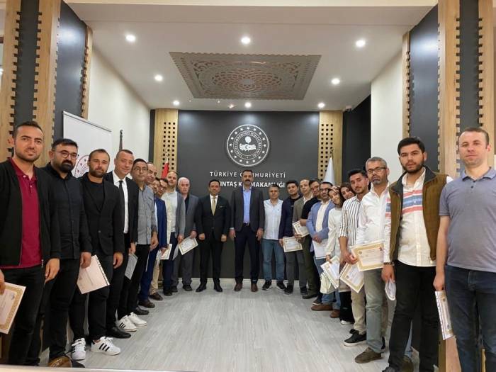 Altıntaş’ta Deprem Bölgesinde Ve Hayır Çarşısında Görev Alan Milli Eğitim Personeline Başarı Belgesi