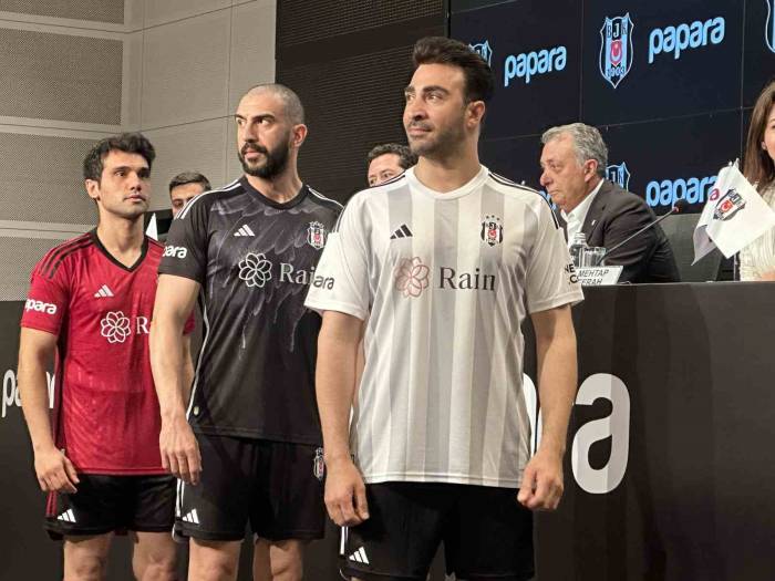 Beşiktaş’ın Yeni Sezon Formaları Tanıtıldı