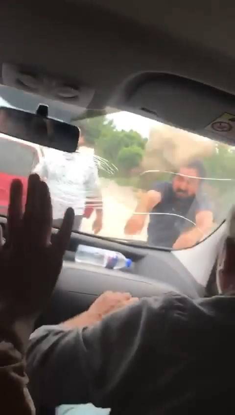 Kadın Avukat Ve Eşine Taşlı Bıçaklı Saldırı Kamerada