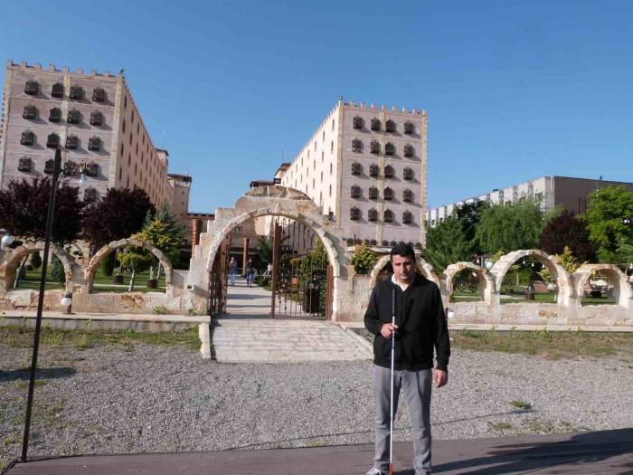 Bayram Öncesi, Engelli Gözüyle Otellere Mercek