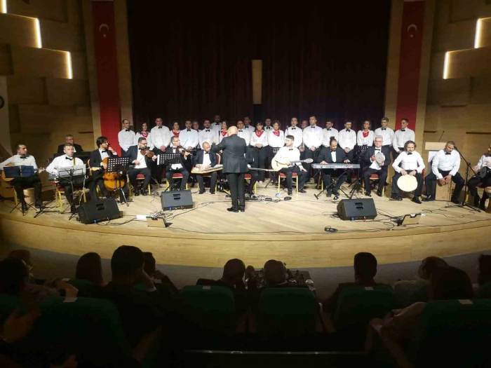 İzmir Polis Korosu Kulakların Pasını Sildi