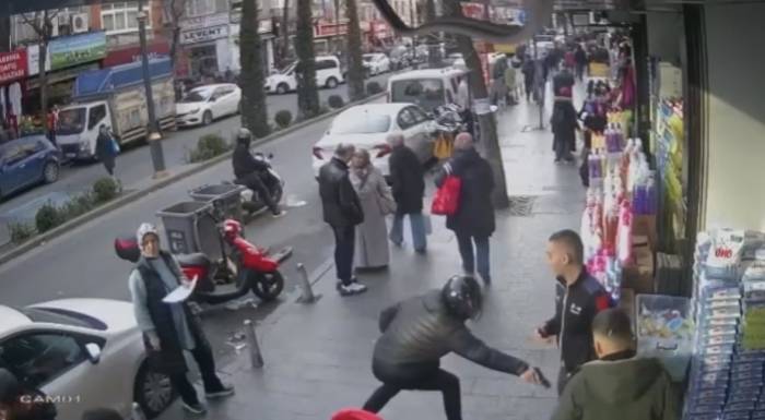 İstanbul’da Silahlı Saldırı Kamerada: Yanlış Adamı Vurmuş