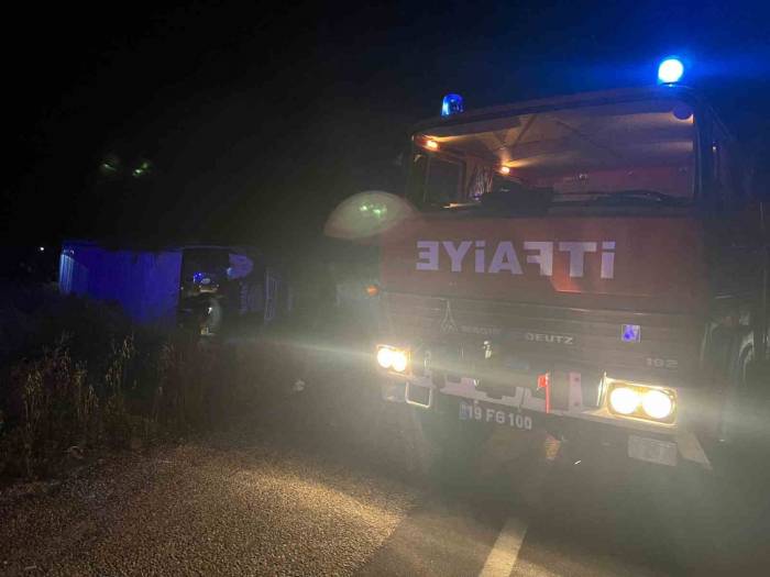 Yoldan Çıkan Minibüs Tarlaya Uçtu: 7 Kişi Yaralandı