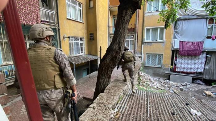 ’yüzüncü Yıl Operasyonu’nda Uyuşturucu Tacirlerine Eş Zamanlı Baskın