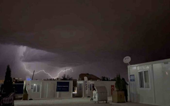 Malatya’da Şimşekler Geceyi Aydınlattı