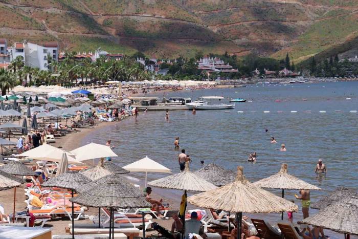 Marmaris’te Plajlar Yaza Hazır