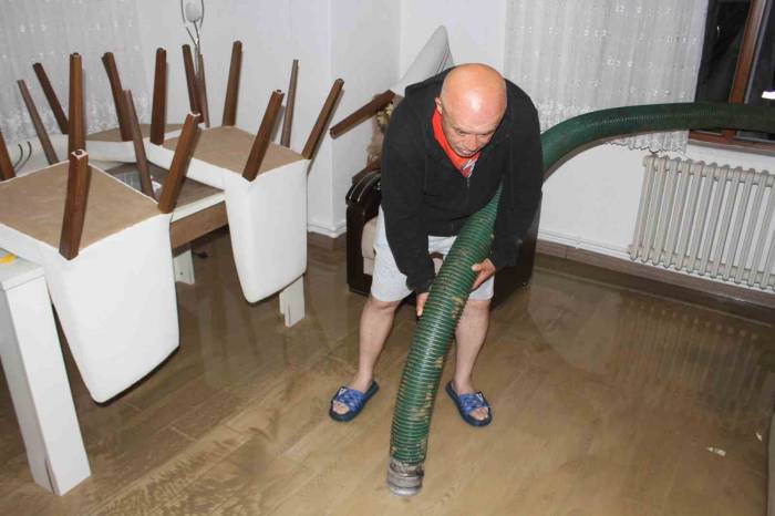 Ordu’da Sağanak Etkili Oldu: Dere Taşkını Yaşandı, Bazı Evleri Su Bastı